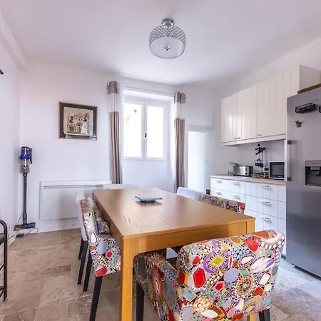 Apartment Bright & Perfect Location , 15 Min Eiffel Tower Paris