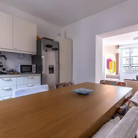 Bright & Perfect Location , 15 Min Eiffel Tower Apartment Paris