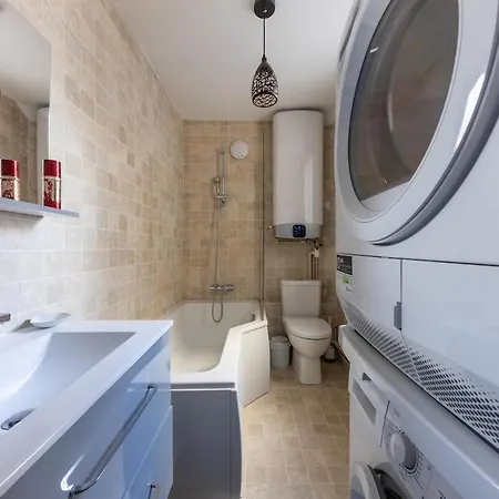 Apartment Bright & Perfect Location , 15 Min Eiffel Tower Paris